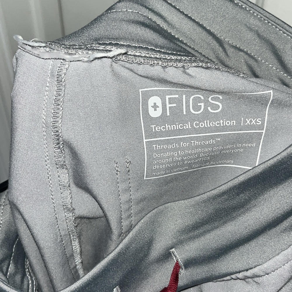 Grey Figs scrub jogger set - Picture 4 of 4